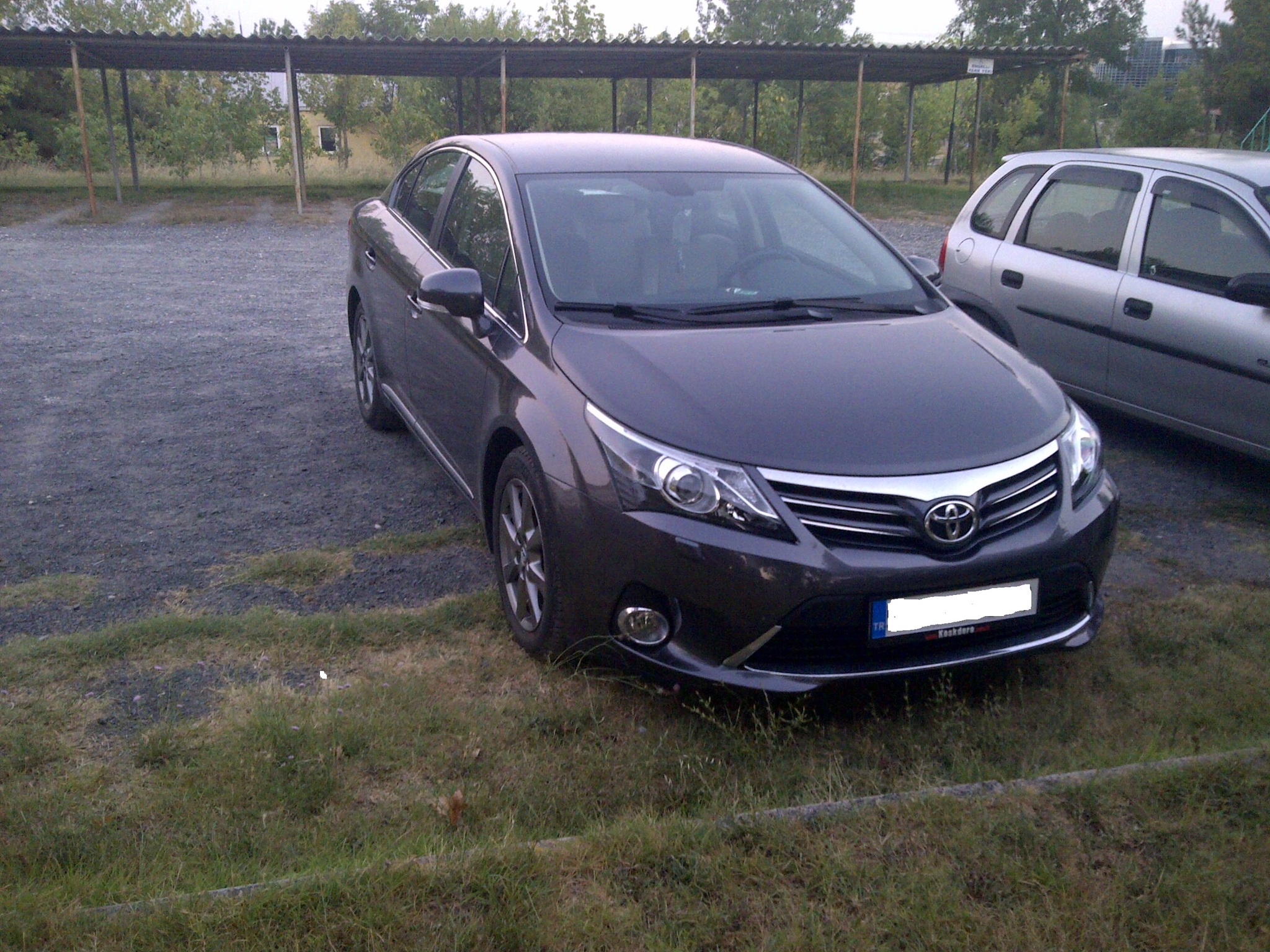 Yeni 2013 Toyota Avensis serisi: kullanıcı yorumları ve araba incelemesi Yeni 2013 Toyota Avensis serisi: kullanıcı yorumları ve araba incelemesi