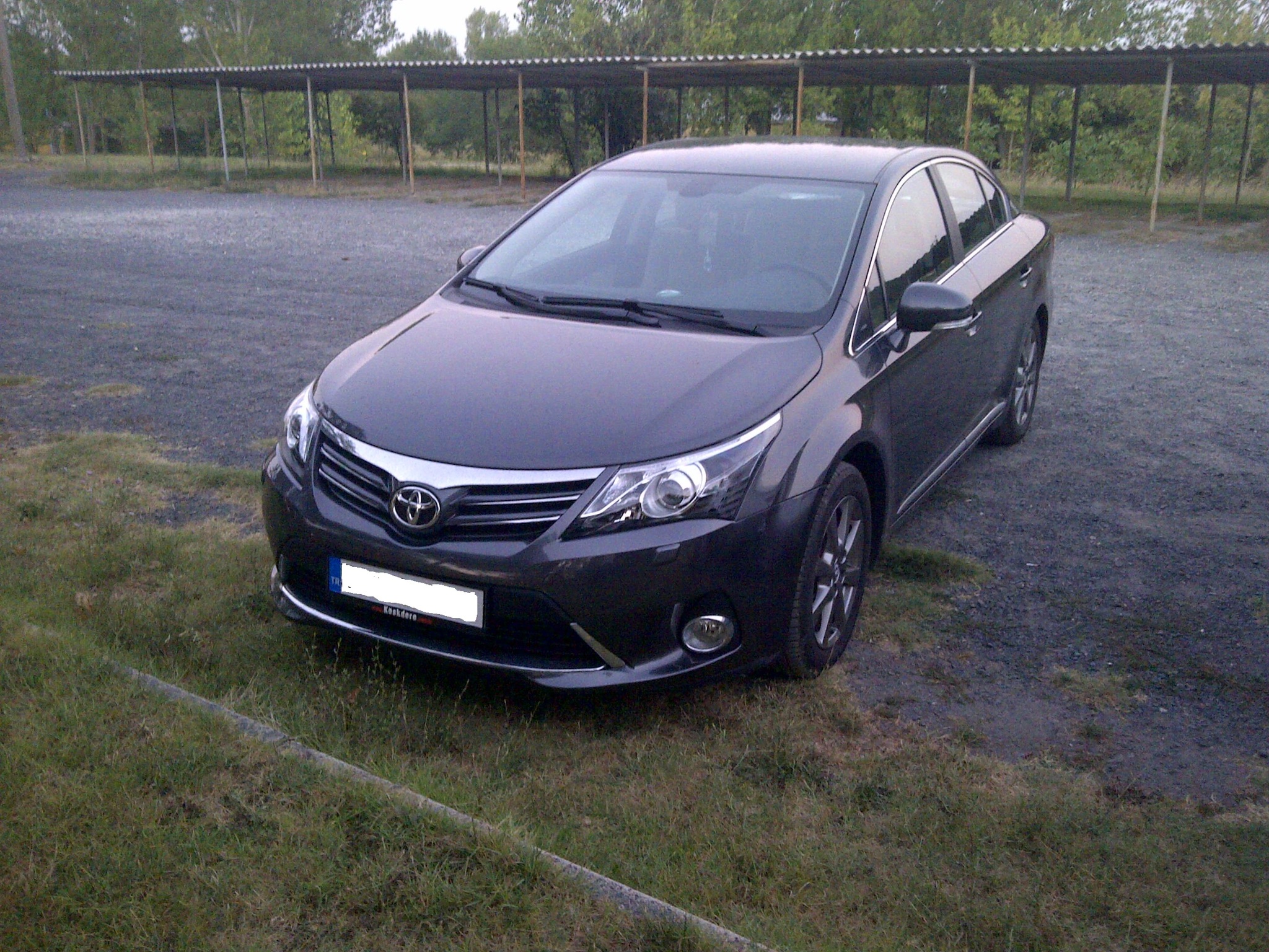 Yeni 2013 Toyota Avensis serisi: kullanıcı yorumları ve araba incelemesi Yeni 2013 Toyota Avensis serisi: kullanıcı yorumları ve araba incelemesi