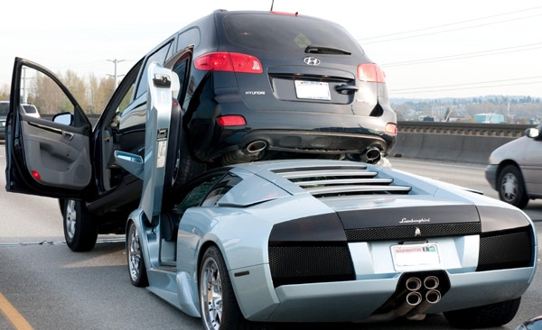  İTALYAN POLİSİ LAMBORGHINI GALLARDO'YU PARÇALADI