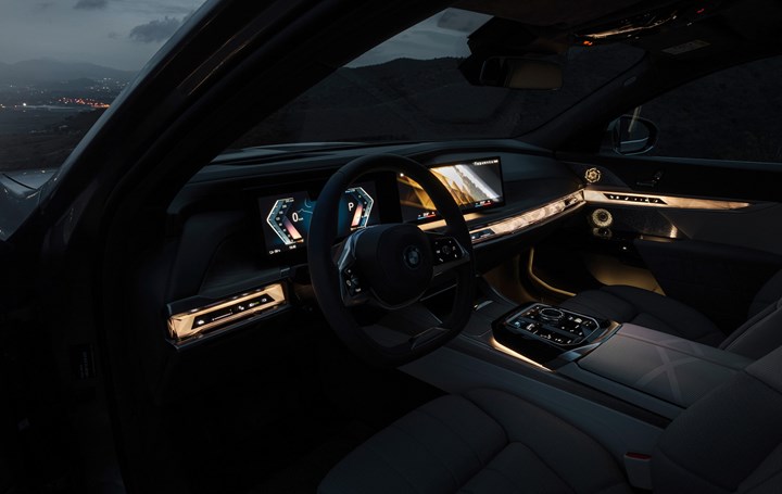 BMW 7 Serisi'nde bir ilk: 2022 BMW i7 elektrikli sedan tanıtıldı