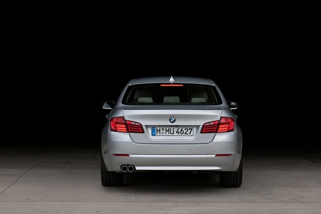  BMW Yeni 5  Serisi Dünya Prömiyeri ~ Dünya ile Aynı Anda Burda :)