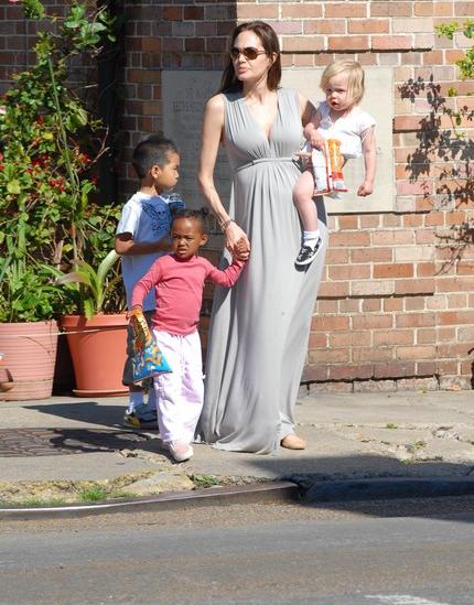  Angelina  Jolie Turkiye'ye geliyoor