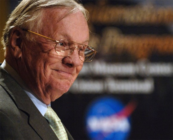 Neil Armstrong : NASA bizi utandırıyor