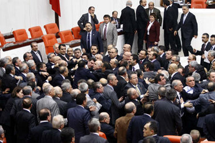  İletişimsizliği Anlatan Resim Arıyorum ! Kültürlüler gelsin :D