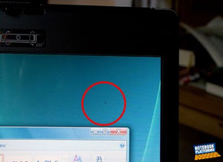  Monitör ün en altında şeffaf çizgi. Buna ölü pixelmi deniyor ?