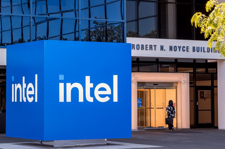 Intel’de dönüşüm başladı: İşten çıkarmalar, yeniden yapılanma ve dahası