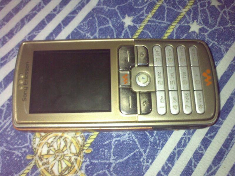  SATILIK TAKASLIK TELEFONLAR (E71 BEYAZ, SE S500İ, W700İ) RESİMLİ İLAN