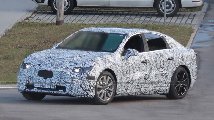 Mercedes'in yeni elektrikli C serisinin kamuflajlı görüntüleri ortaya çıktı