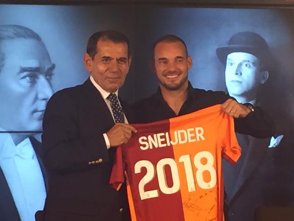  UEFA'ya Sneijder sözü! 'Sözleşme uzatmayacağız'