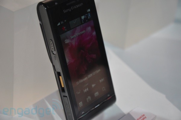  Sony Ericsson SATIO U1i, 12.1mpx 16:9-16M Renk Ekran!!!