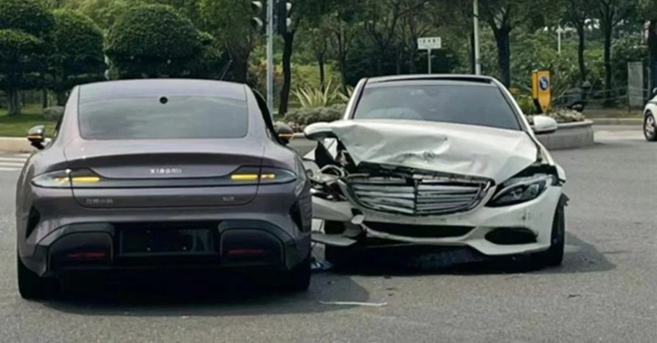 Xiaomi SU7 ilk kazasını Mercedes-Benz ile yaptı: İşte görüntüler
