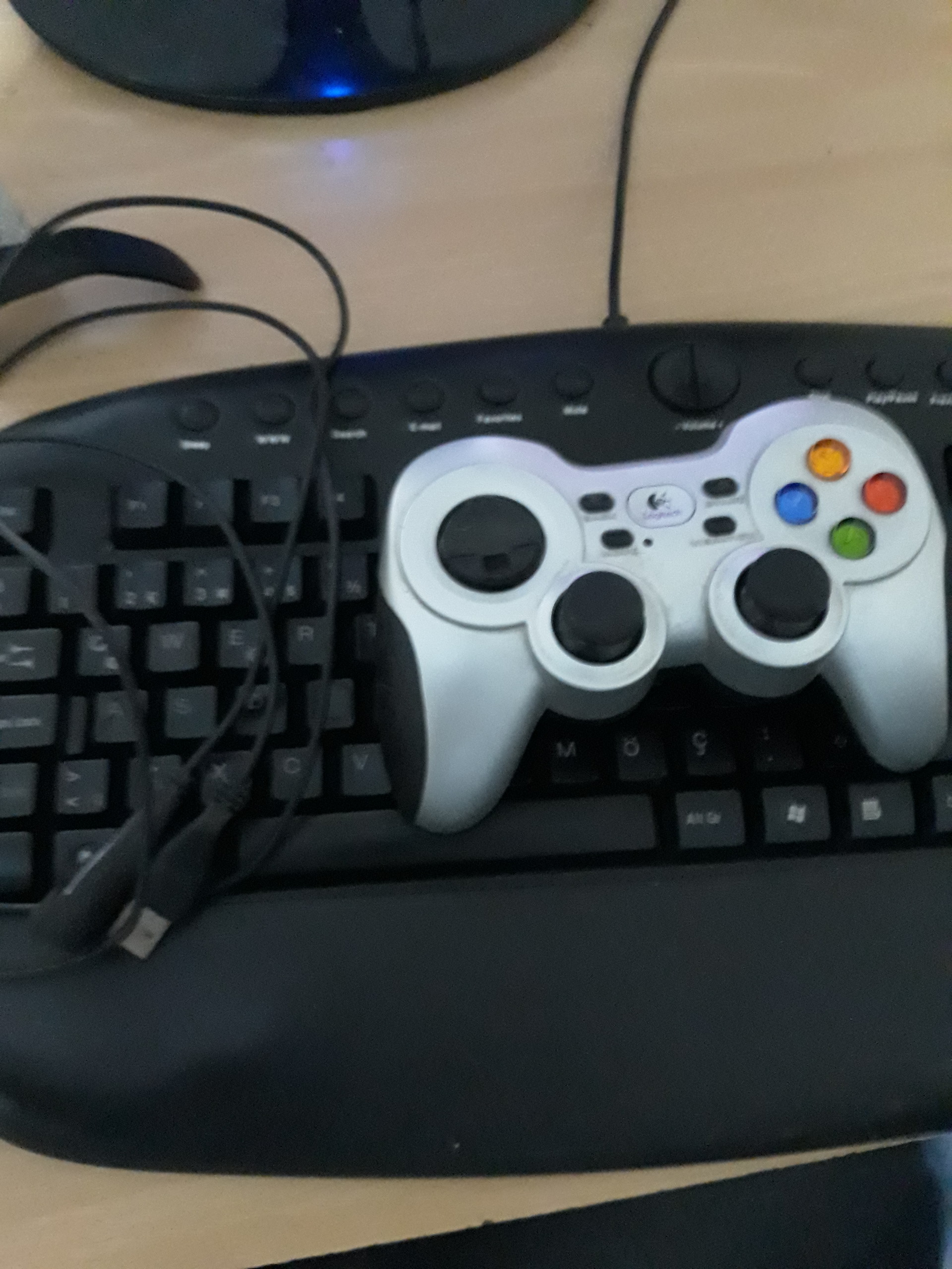 SATILIK F710 GAMEPAD Satıldı