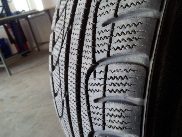 Шины кумхо 17. Автомобильная шина Kumho i'Zen kw15 205/50 r17 93v зимняя. Зимняя резина Кумхо р17. Резина Кумхо зимняя на 235 р17. Автомобильная шина Kumho i'Zen XW kw17 205/55 r16 91h зимняя.