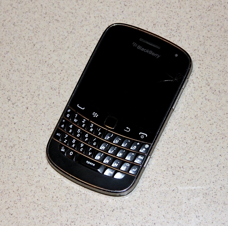  BLACKBERRY BOLD 9900 / Detaylı Resimli - 45 TL