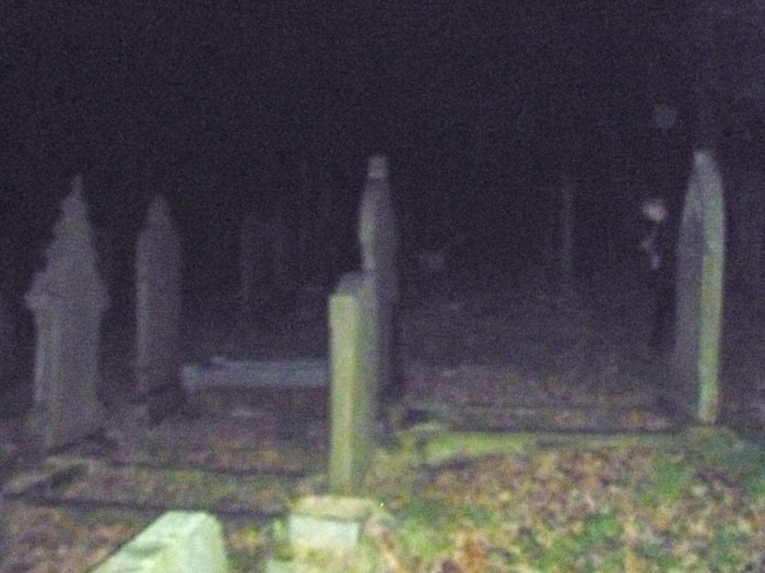 Проклятие по фото на кладбище