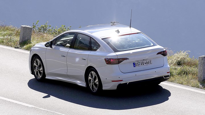 Volkswagen'in Passat boyutlarındaki elektrikli sedanı ilk kez görüntülendi