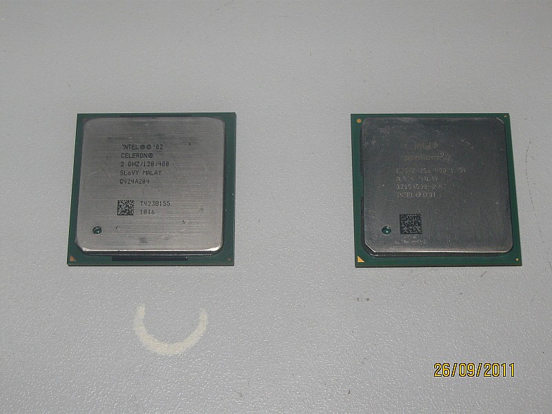  Satılık 478 pin 2 adet işlemci celeron 2 ghz  pentium 4 1.7 ghz