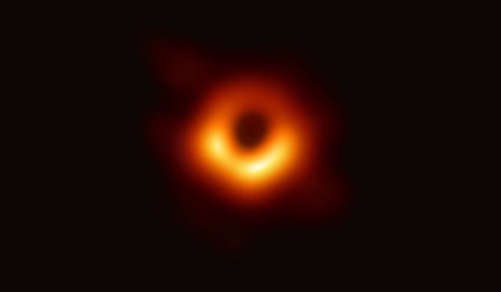 Bir kara deliğin ilk fotoğrafı yayınlandı: İşte tarihi görüntü