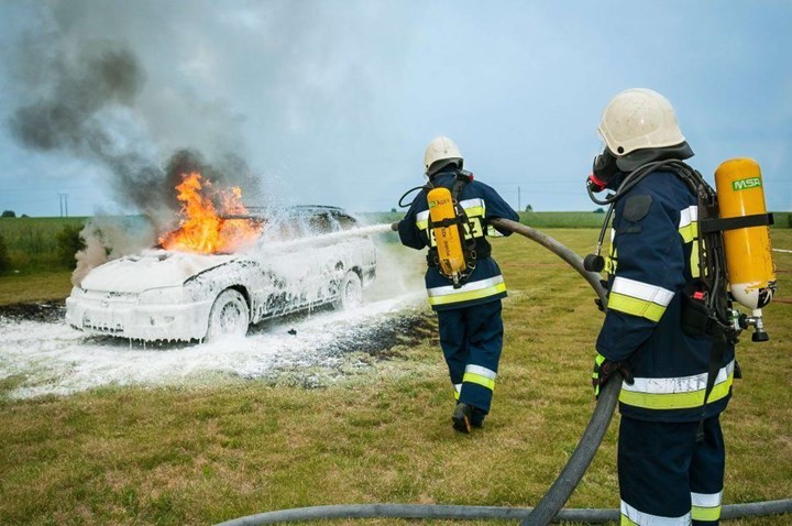 Elektrikli otomobillerin bataryasındaki yangına suyla müdahale etmeyin uyarısı