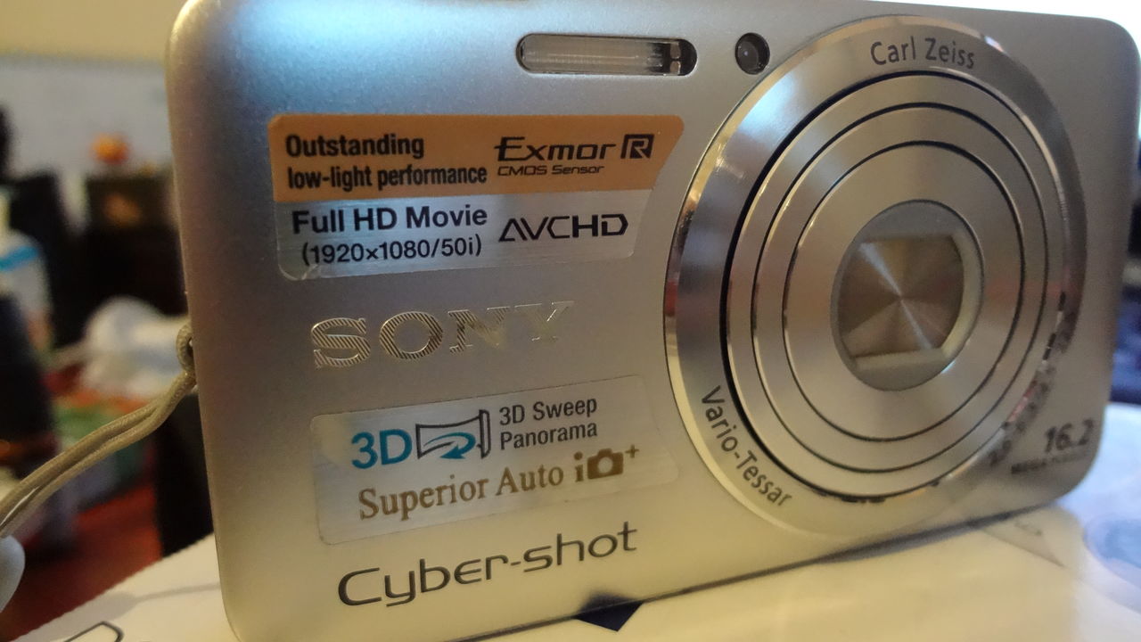  SONY CYBERSHOT DSC-WX30 16,2 CMOS 5x f/2.6 25mm AVCHD Full HD 250TL