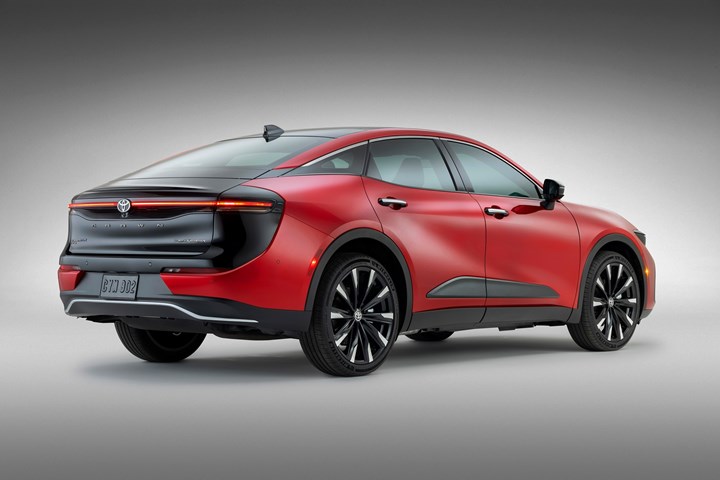 2023 Toyota Crown ailesi tanıtıldı: Yeni tasarım ve dört farklı gövde tipi