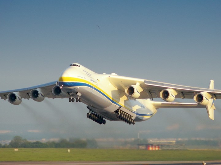 Dünyanın en büyük uçağı Antonov AN-225 Rus ordusu tarafından bombalandı