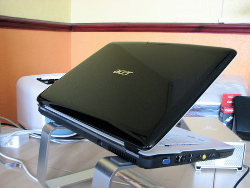  İngiltere'den Acer Aspire 5920 (Santa Rosa+8600GT+HDMI)