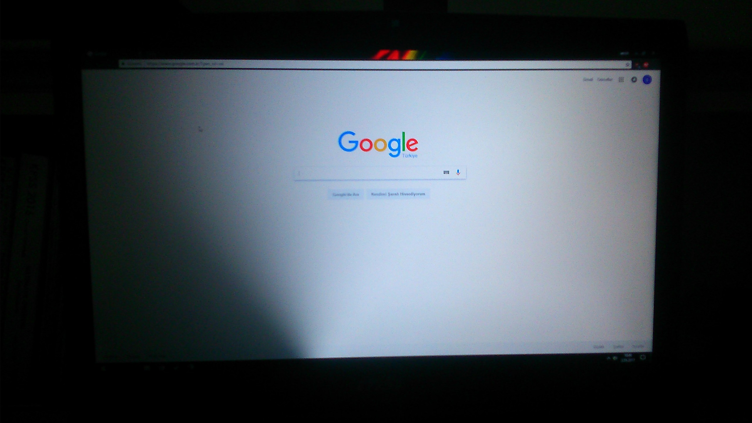 Laptopun sol alt ekran ışığı kısıldı