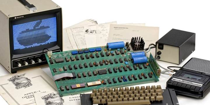Üretilen ilk Apple bilgisayarı Apple-1 açık artırmayla satılacak