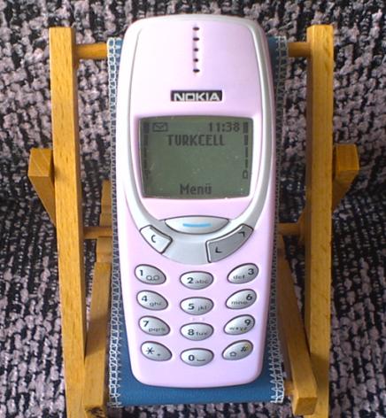 Nokia 3210 4g. Нокиа 3210 и 3310. 3310, А 3210.. Nokia 3210 2024. Нокиа 3310 и 3210 сравнить.