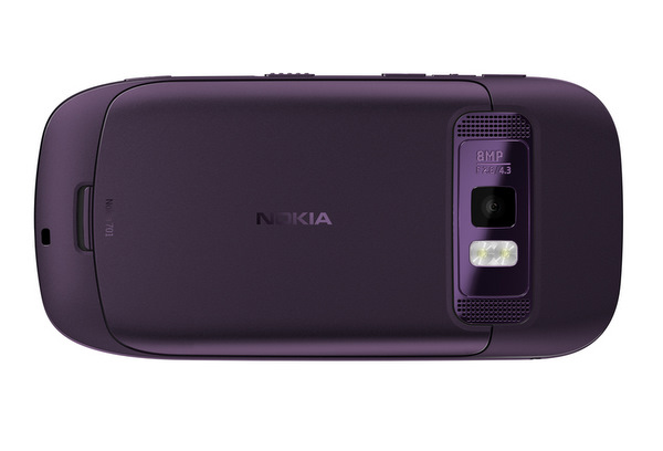 Symbian Belle işletim sistemli Nokia 701'in ekranı detaylandı: 1000 nit parlaklık