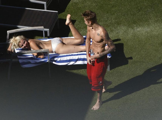  Turne için Avustralya'da bulunan Justin Bieber, genç hayranını balinaya benzetti.