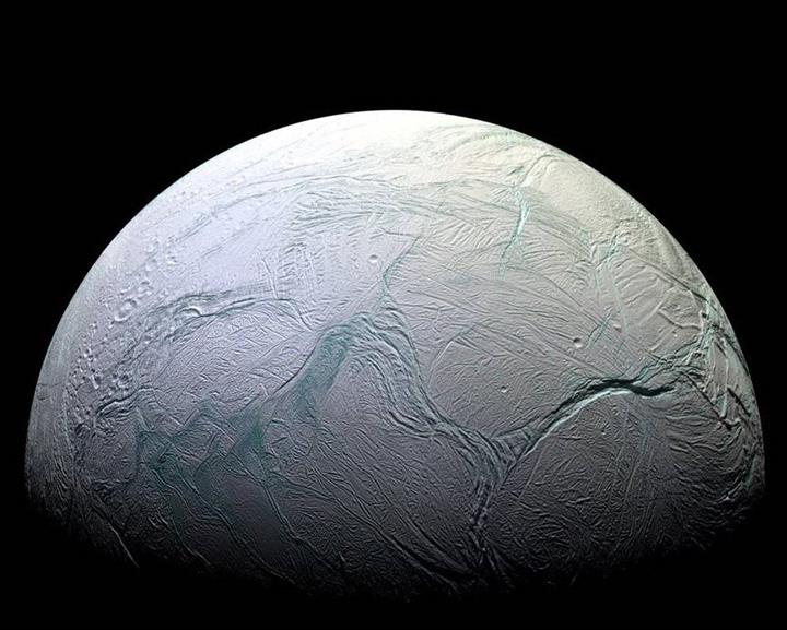 Satürn'ün uydusu Enceladus'ta 'yaşamın yapı taşları' bulundu