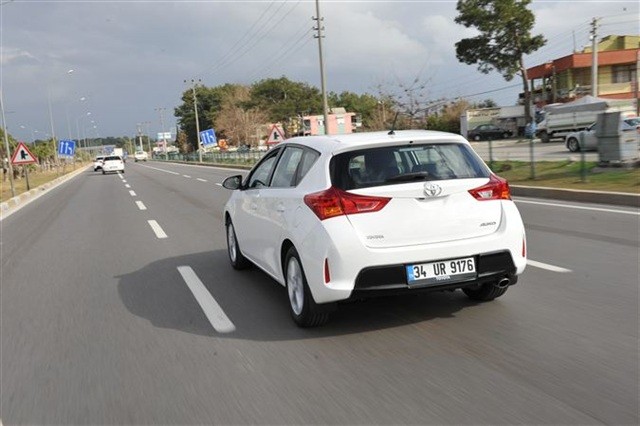  yeni auris in arkası