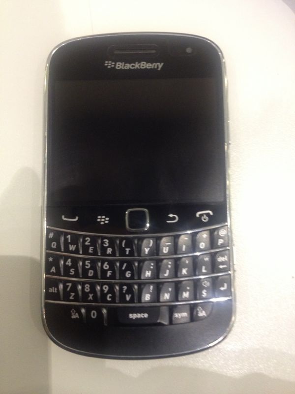  600 TL TEMİZ KVK GARANTİLİ SİYAH BLACKBERRY 9900