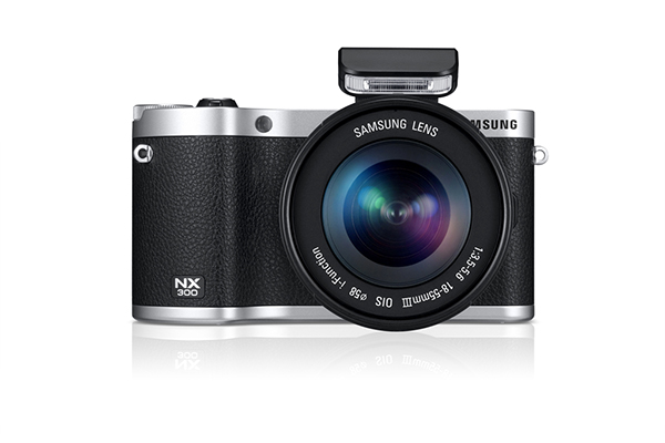 Samsung, aynasız sistem fotoğraf makinesi NX300'ü duyurdu