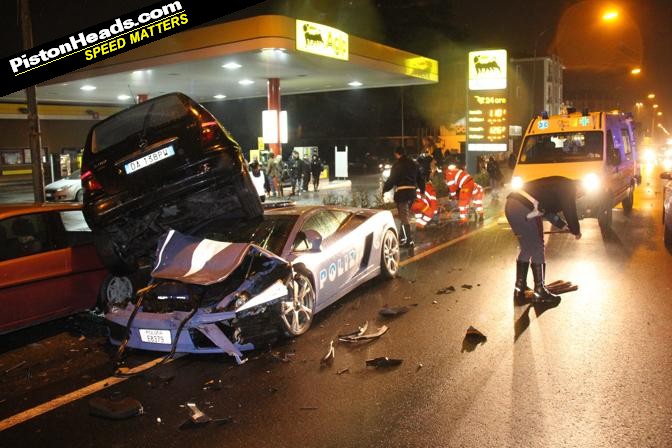 İTALYAN POLİSİ LAMBORGHINI GALLARDO'YU PARÇALADI