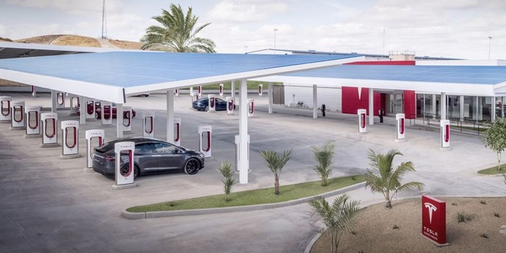 Tesla, dünyanın en büyük Supercharger istasyonunu kurmayı planlıyor: 164 şarj ünitesi olacak!