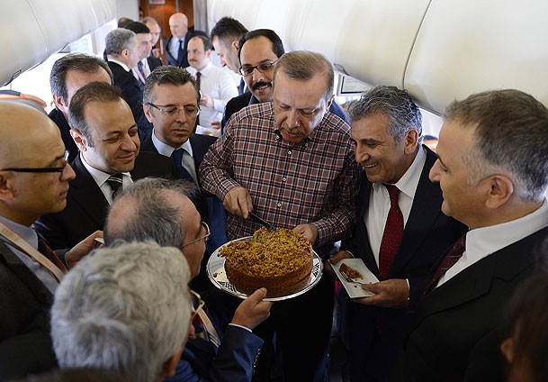  Davutoğlu Yolsuzluğa Karşı Kelle Aldı! (Kurucu üye ihraç ediliyor)
