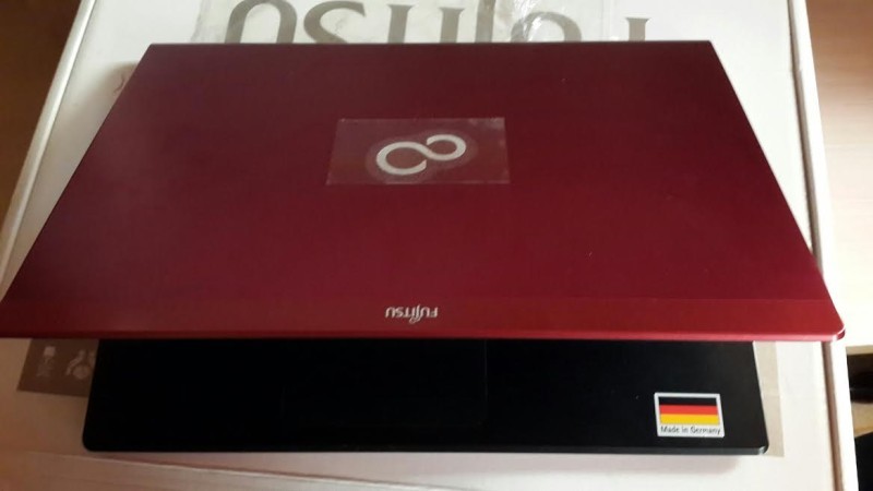  SATILIK KIRMIZI FUJİTSU ULTRABOOK i5 -13.3'.