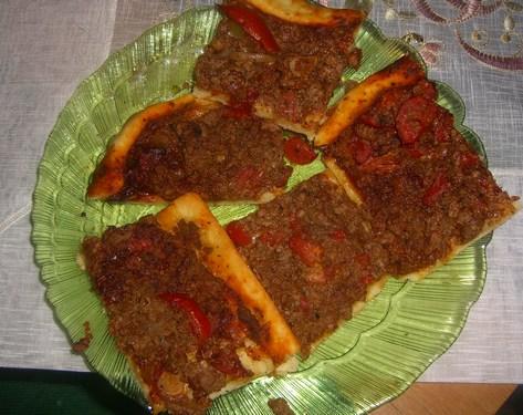  İnternetten ilginç bir tarif ' Kıymalı Pizza '
