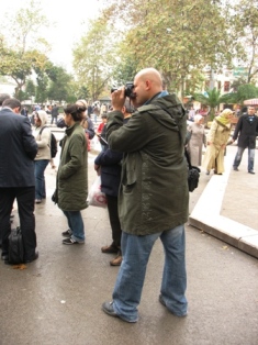  ARANAN TARUMMM SONUNDA İSTANBULDA PAPARAZZİ EKİBİNE YAKALANDI.....!!!!!!