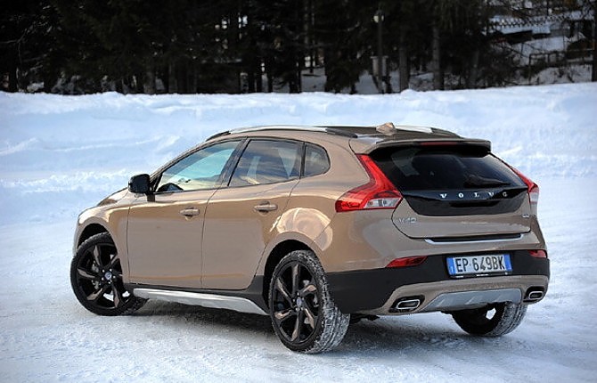  Volvo V40/(Cross Country) mi yoksa Skoda Octavia mı??