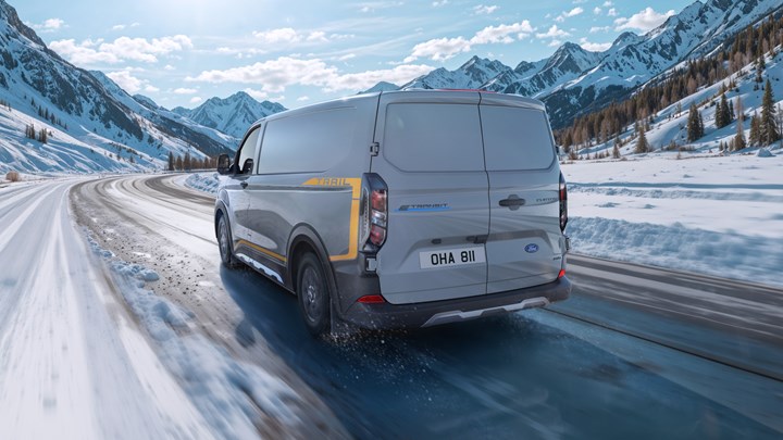 Ford E-Transit Custom'ın dört tekerlekten çekişli versiyonu duyuruldu