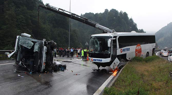  Metro Turizm Kazasında 6 Kişi Öldü,35 Yaralı var