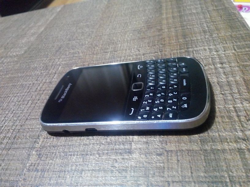  Blackberry Bold 9900 Faturalı Garantili Temiz 400 TL