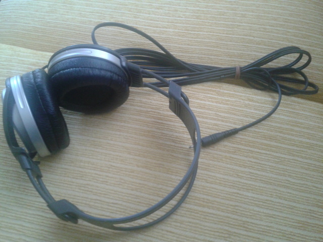  SONY MDR-XD100 KULAKLIK - 25 TL