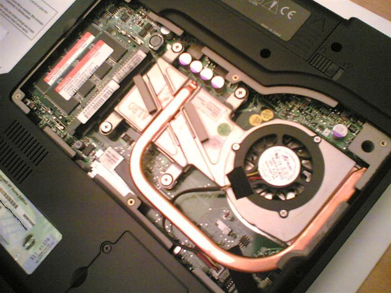  açılmış laptop resmi