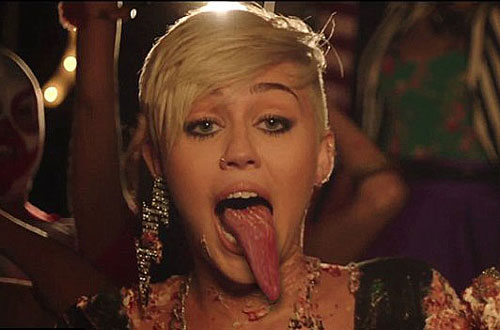  Beyler Miley Cyrus kezban mı ?