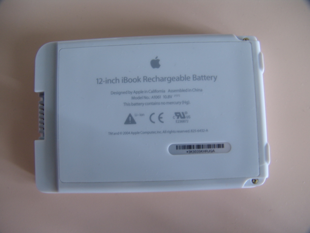  iBOOK BATARYALARI,ADAPTÖRLERİ,KLAVYE APARATLARI (FOTOLARIYLA)